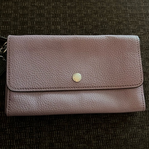 BNWT Coach 3 Section Wristlet - Picture 7 of 8